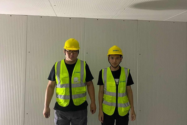 食堂双温冷库完工合影